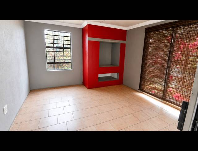 2 BEDROOM HOUSE FOR SALE IN FLORA PARK